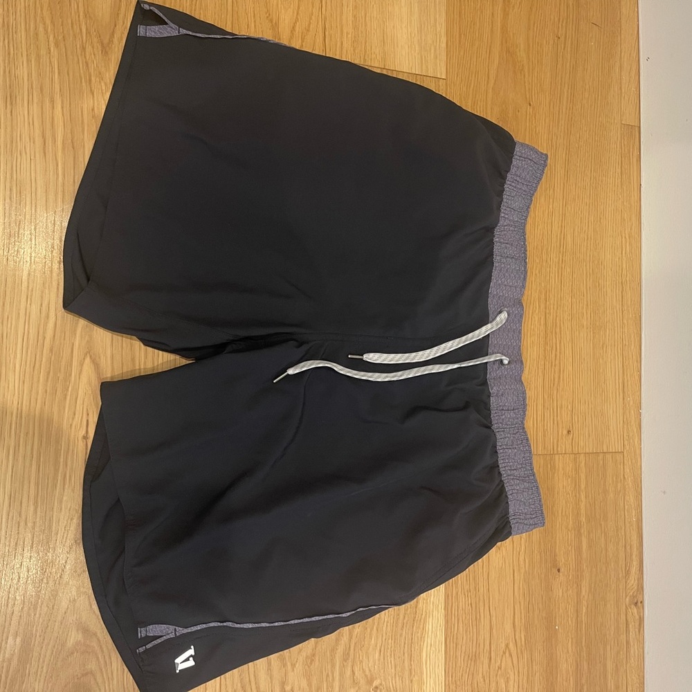 Vuori Shorts